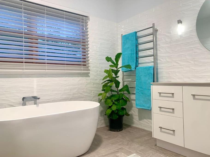Bathroom, Stunning Yamba Beach House! 3B+, Clarence Valley- Coast