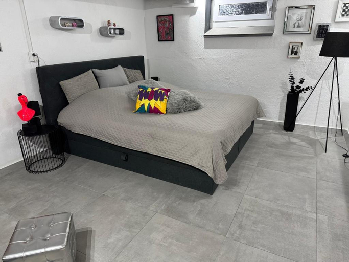 Bedroom 2, Gemutliches Kellerzimmer + Bad, Borken
