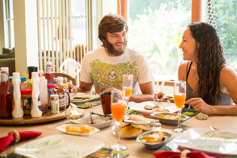 Food & Drinks 4, Aloha Junction Guest House - with 5 Private Suite 1-Mile from HVNP, Hawaii