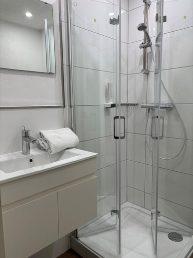 Bathroom 2, Hotel Drei Konig- Ihr Transithotel, Enzkreis