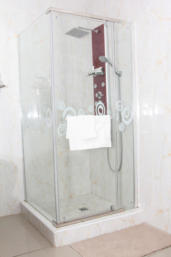 Bathroom 2, Streets of Gold Bed and Breakfast, Gaborone