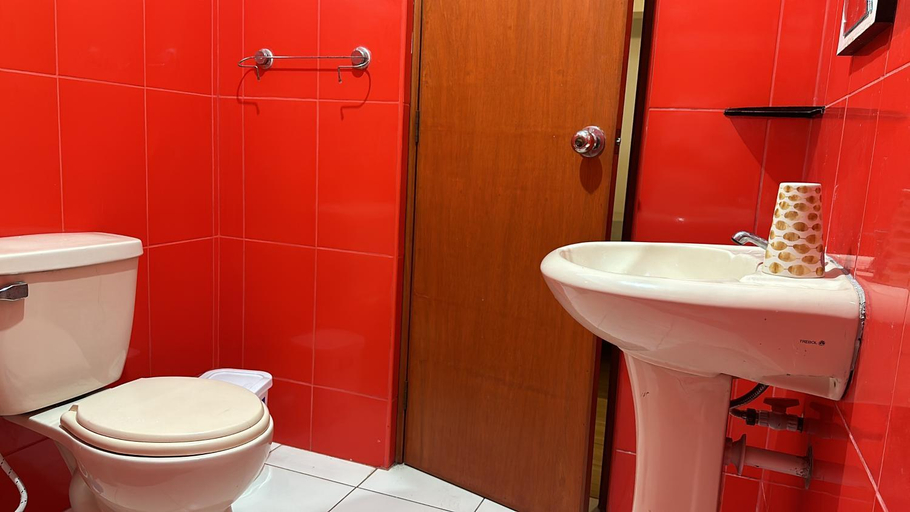 Bathroom, La Casa de Rosy, Santa
