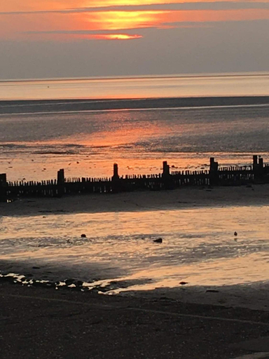 Others 4, 3 Bedroom Chalet in Hunstanton pets go free, Cambridgeshire