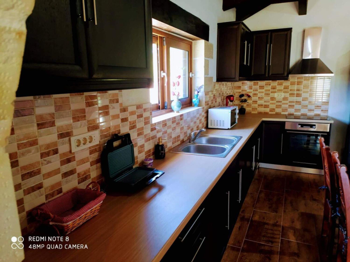 Others 3, Xanthippi's Traditional House in Pemonia, Crete