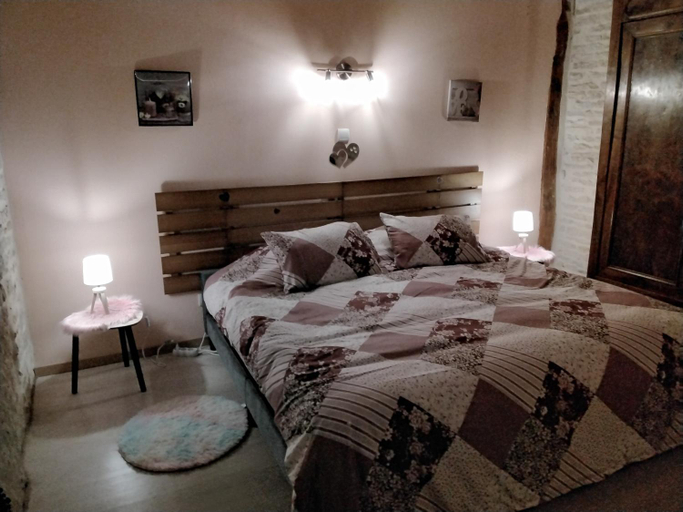 Bedroom 2, La Ferme de Tart, Côte-d'Or