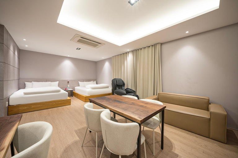 Bedroom 2, Daegu Dongcheon-dong Dot A, Chilgok