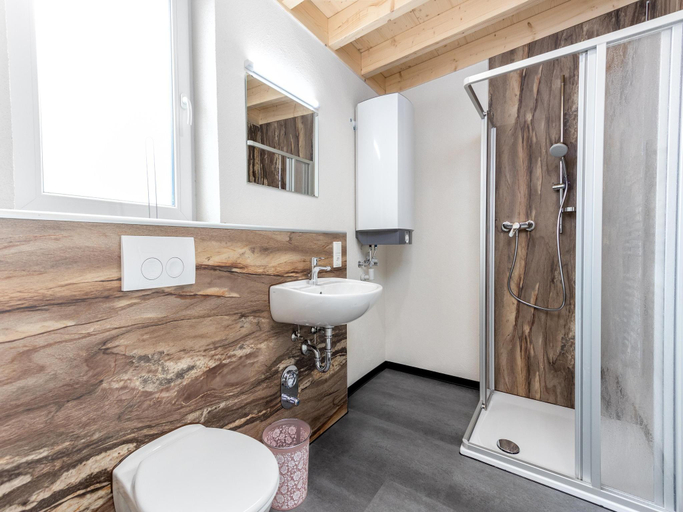 Bathroom 4, Bungalows in Hallschlag am Kronenburger See mit Terrasse, Vulkaneifel