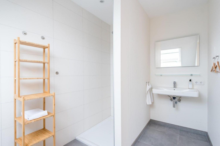 Bathroom 3, De Plevieren, Ameland