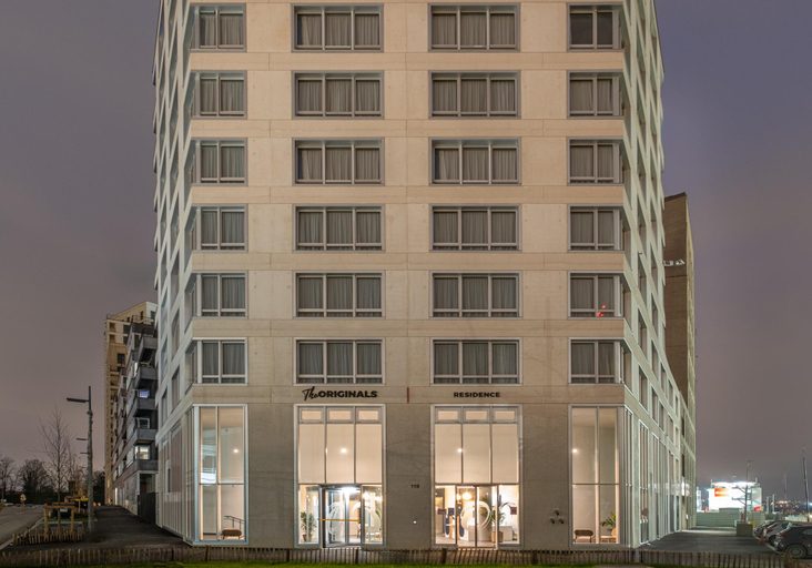 Exterior & Views
