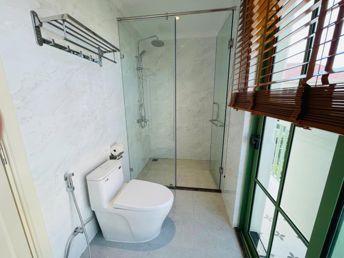 Bathroom 5, Luna Sol Sunset & Firework Signature, Phú Quốc