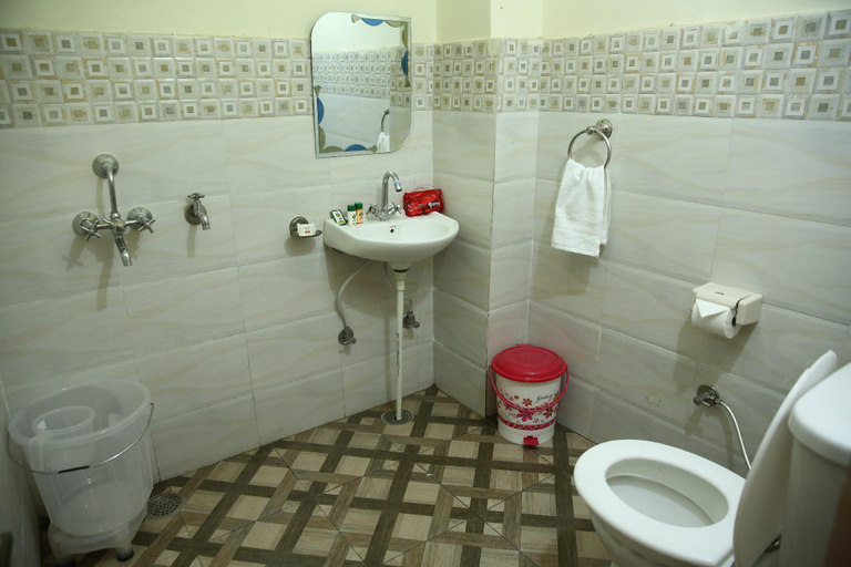 Bathroom 3, Hotel the Diamond Ring, Chandigarh