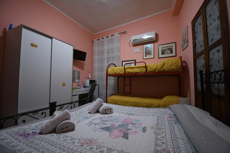 Others 5, b&b del corso, Carbonia-Iglesias