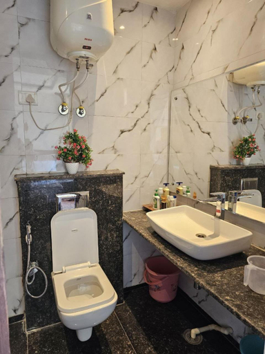 Bathroom 4, The Vertigo Hotel Noida, Gautam Buddha Nagar