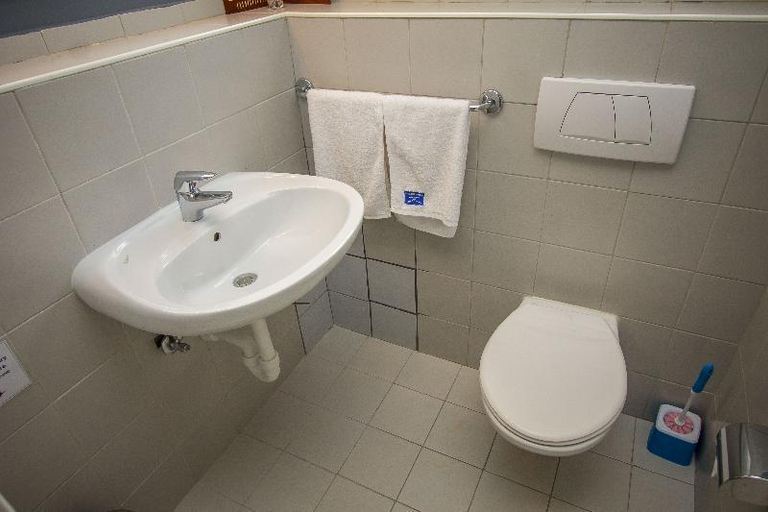 Bathroom 4, Mount Elgon Hotel & Spa, Bungokho