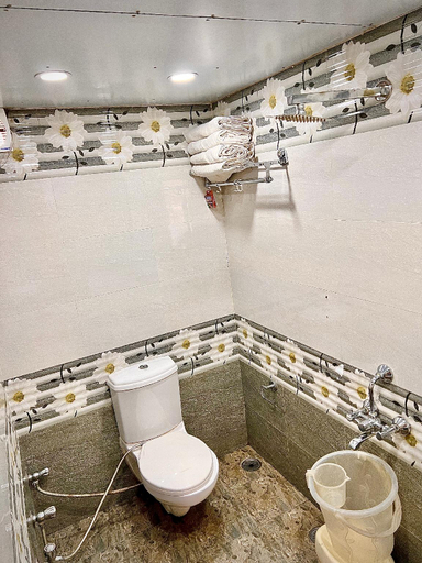 Bathroom 4, Hotel Samrat International, Sirohi