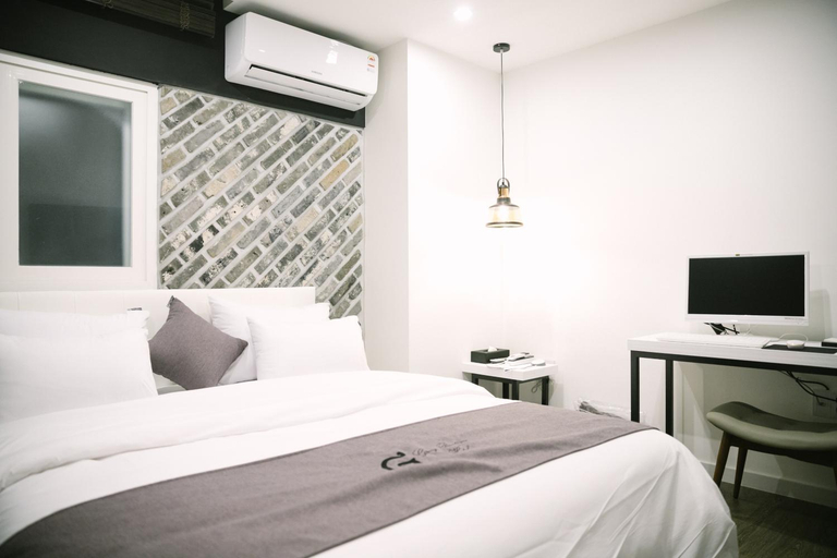 Bedroom 4, Tongyeong Gray Hotel, Tongyeong