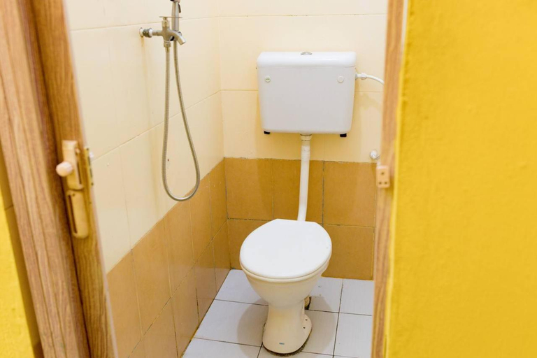 Bathroom, Hotel and Homestay Four Friends Tanah Merah, Tanah Merah