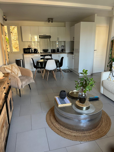 Others 5, Beau 2P, tres equipe, localisation parfaite/AC, Alpes-Maritimes