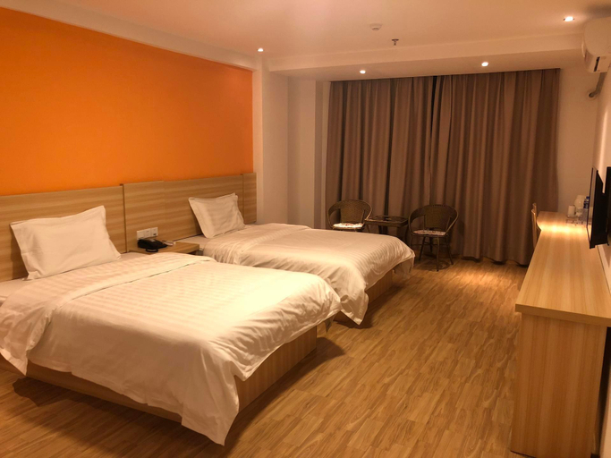 Bedroom 2, 7 Days Inn Zhuhai Gaolangang Pinsha, Zhuhai
