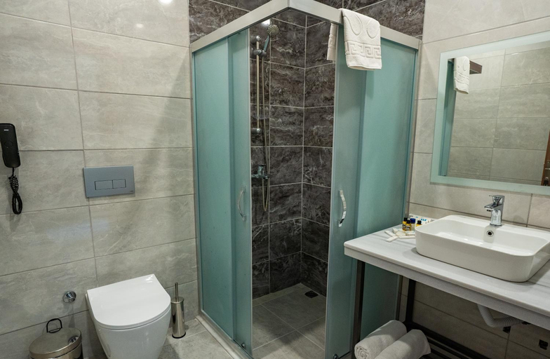 Bathroom 5, Master Family Club, Manavgat