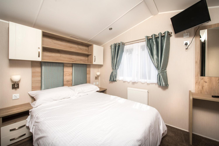 Bedroom 2, Cardigan Bay Holiday Park, Ceredigion