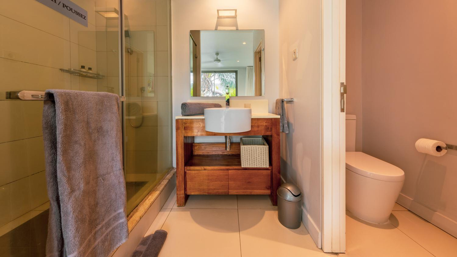 Bathroom 3, West Island by Horizon Holidays, Black River