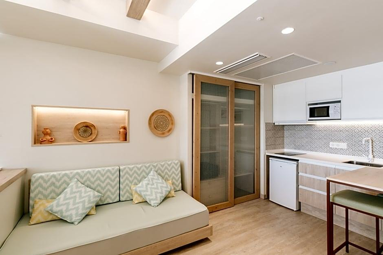 Others 5, The White Apartments, Baleares