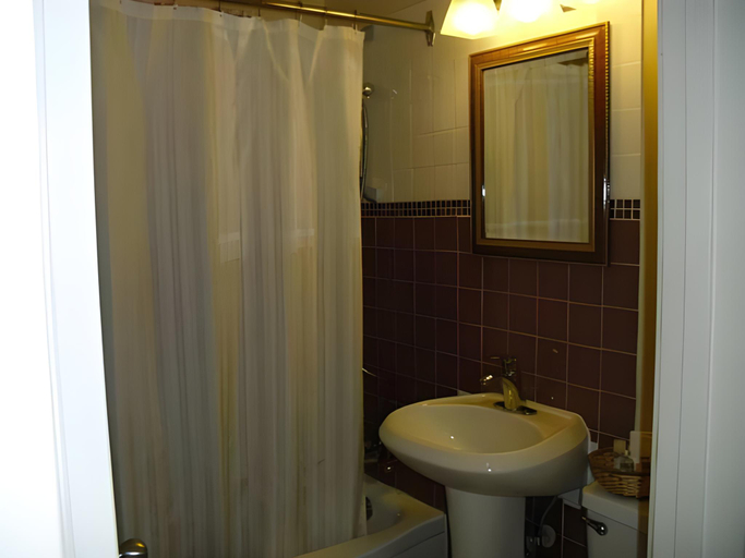Bathroom 3, Stardust Motel, Division No. 10