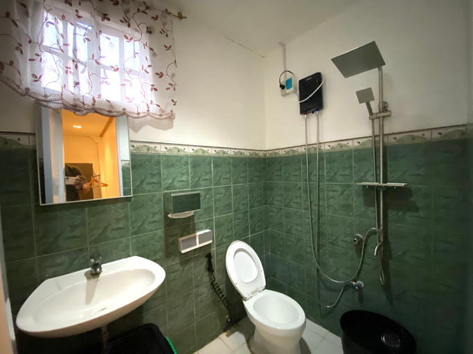 Bathroom 2, Isle be back Catanduanes Staycation - Moonwalk, Virac
