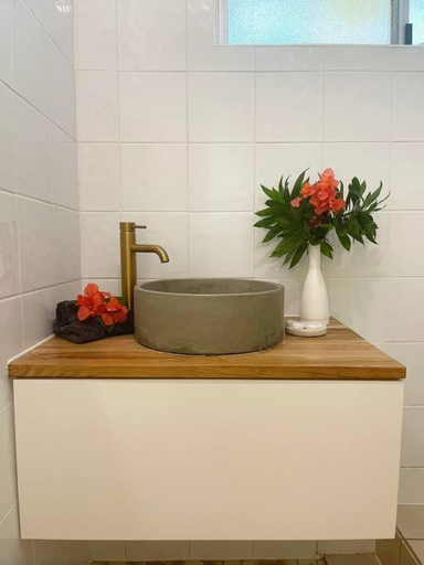 Shower 2, Serenity, Magnetic Island