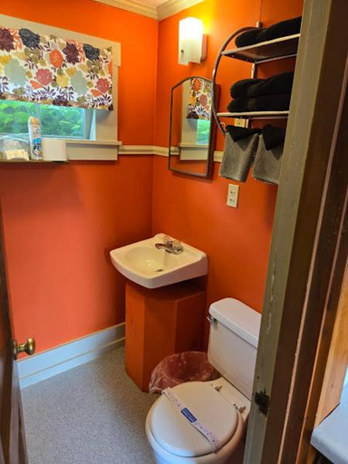 Bathroom 3, Mount Jefferson View, Coos