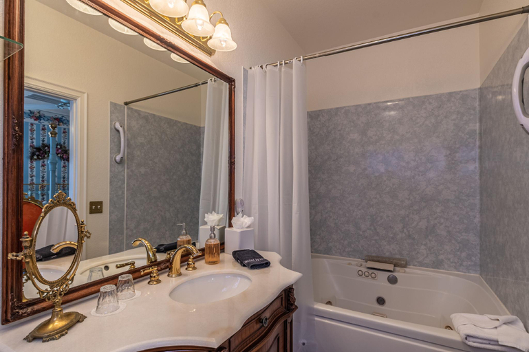 Bathroom 3, Apples Bed and Breakfast Inn, San Bernardino