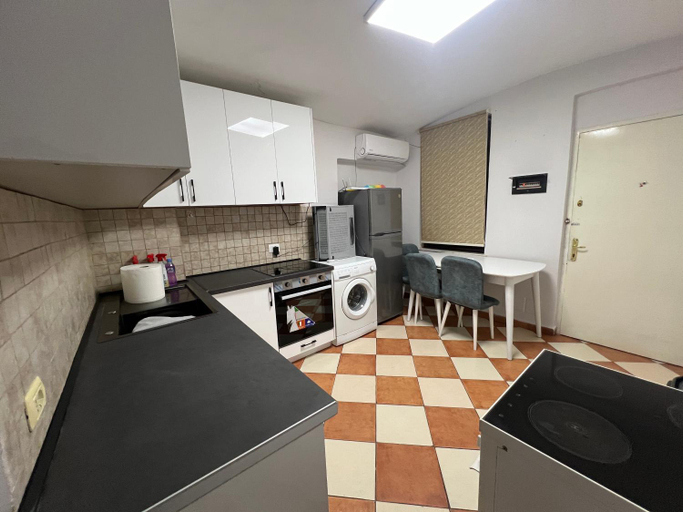 Others 3, Sisterhood Hostel-Female Only, Tiranës