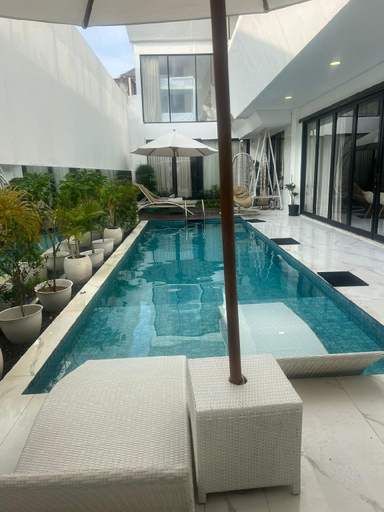 Sport & Beauty 2, Large Luxury Modern Mansion Sleeps 8 up to 50, Badung