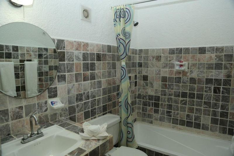 Bathroom 3, Hotel Green 16, Benito Juárez