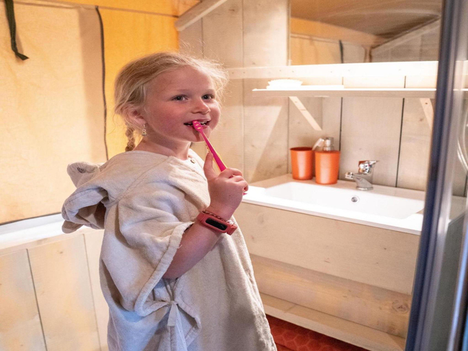 Bathroom 2, Glamping Tent by Lake De Rhederlaag, Angerlo