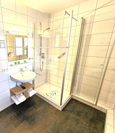Bathroom 3, Hotel Restaurant Cafe Fuggerhof, Oberallgäu