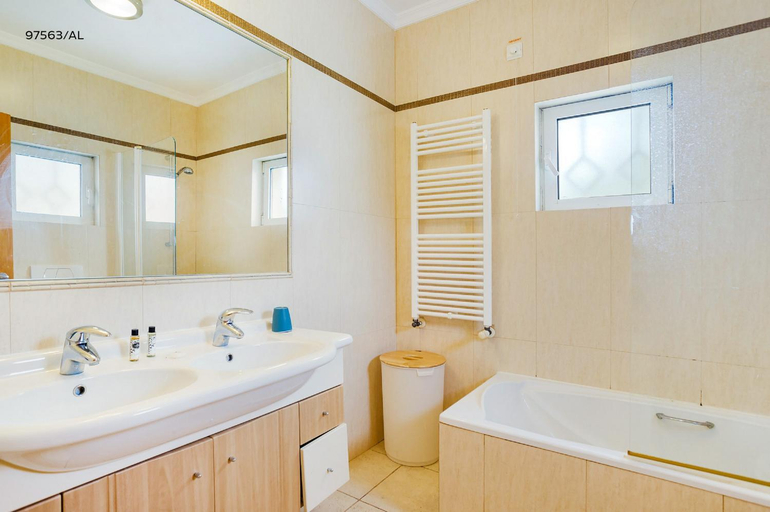 Bathroom 4, Pestana Carvoeiro Golfe - AL, Lagoa