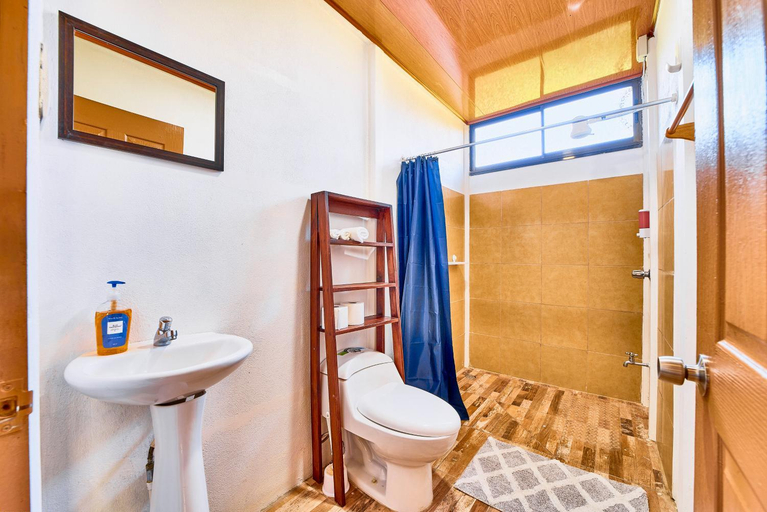 Bathroom 2, Villas Ande, Talamanca