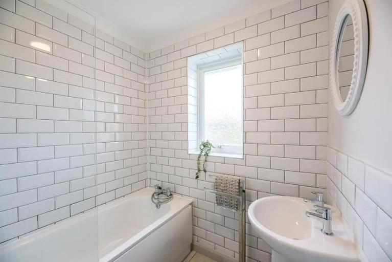 Bathroom, Beautiful Aldeburgh Coastal Getaway, Suffolk