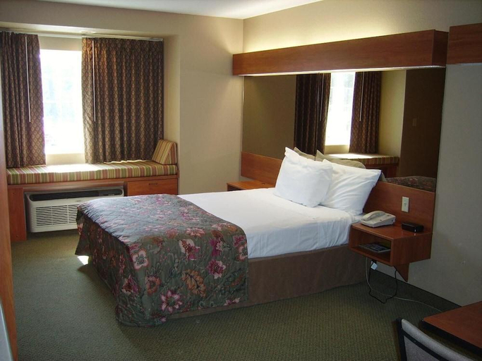 Bedroom 3, Parry Sound Inn & Suites, Parry Sound