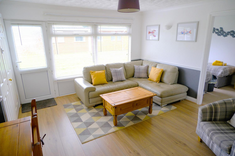 Others 2, Chalet Bonair Spacious comfortable 2 Bedroom Chalet sleeping 4 Dartmouth, Devon