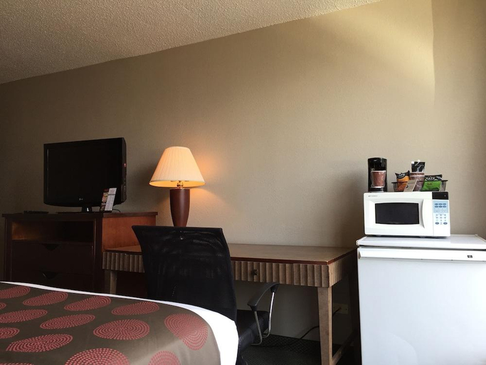Bedroom 3, Economy Inn & Suites, Caddo