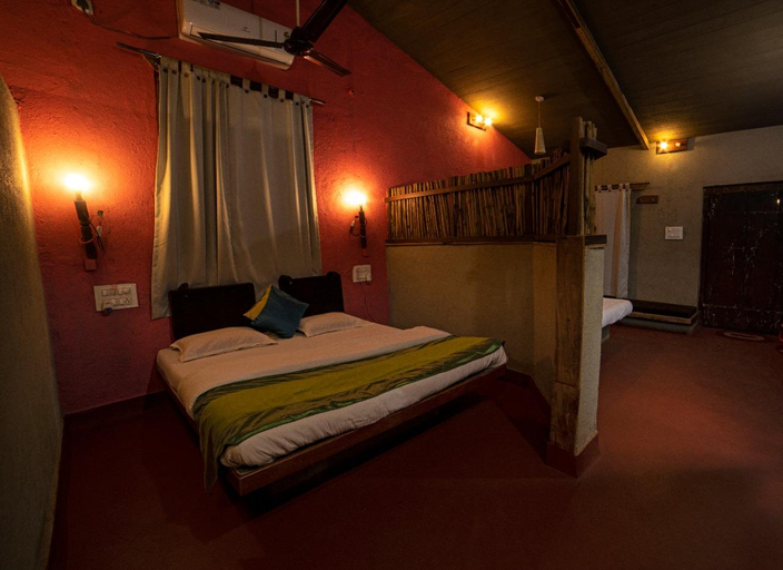 Bedroom, Heritagewadi, Satara , Satara