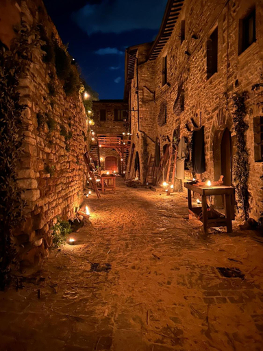 Others 4, Monolocale l'Anfiteatro Romano, Perugia