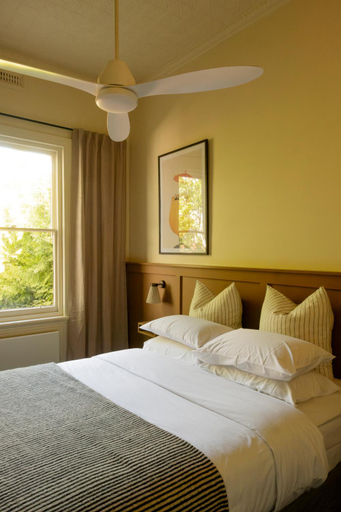 Bedroom 2, Daylesford Hotel, Hepburn - East