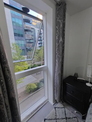 Others 4, Canary Wharf Homestay, London