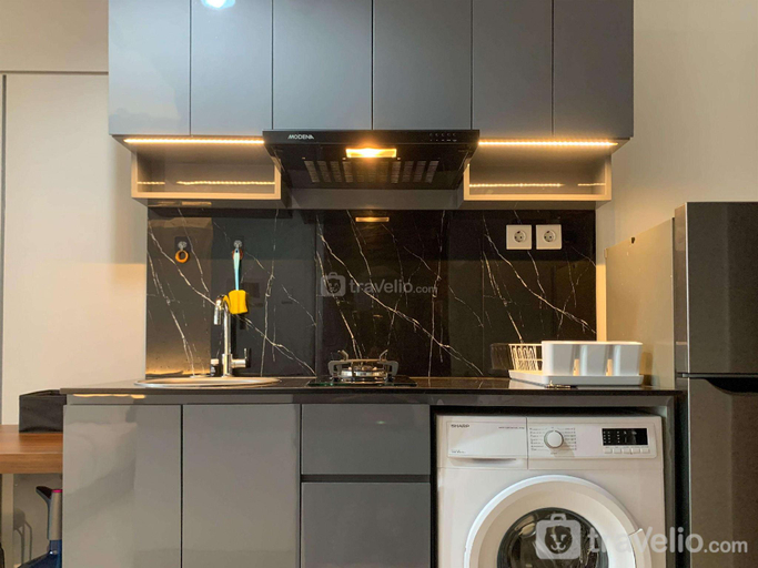 Others 5, Modern Design Studio at West Vista By Travelio, West Jakarta