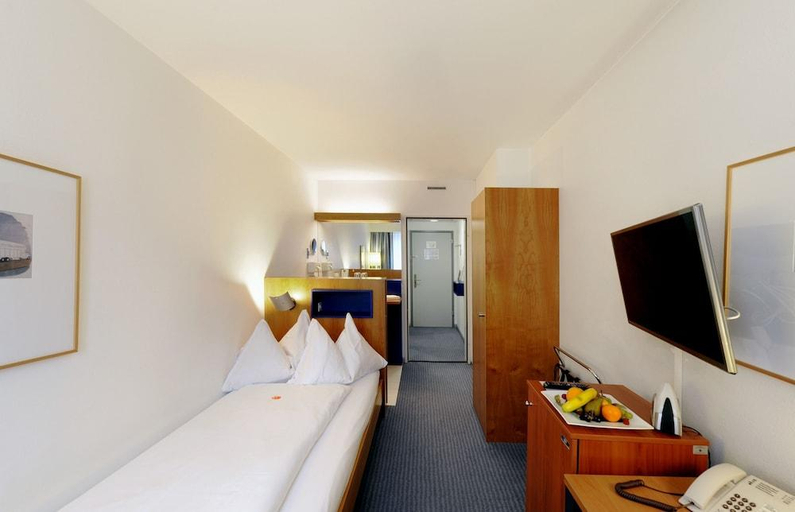 Bedroom 2, Hotel Merian, Basel