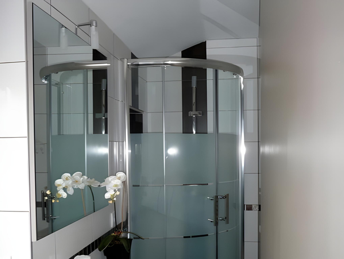 Bathroom 2, L'Hermine Occitane B&B, Haute-Garonne